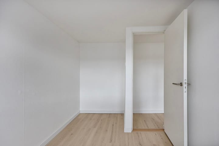 Photo 17 of Maasstraat 13