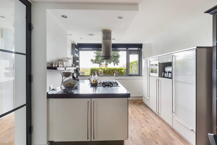 Photo 12 of Maximiliaanstraat 9