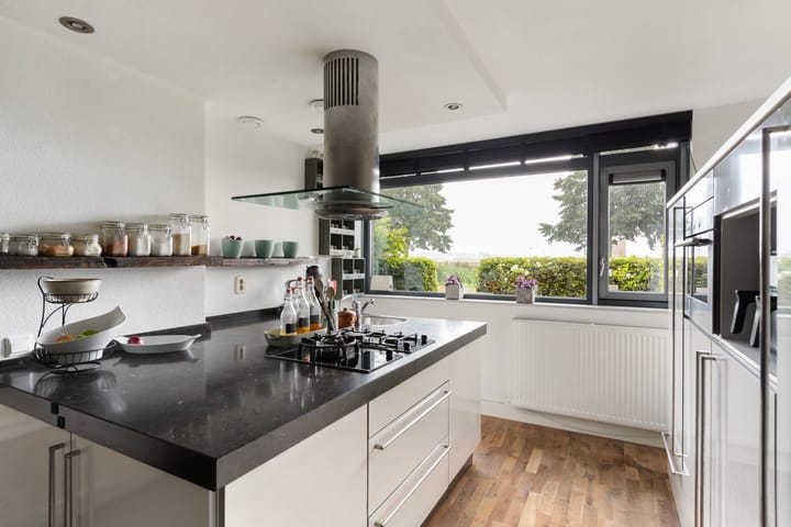 Photo 13 of Maximiliaanstraat 9