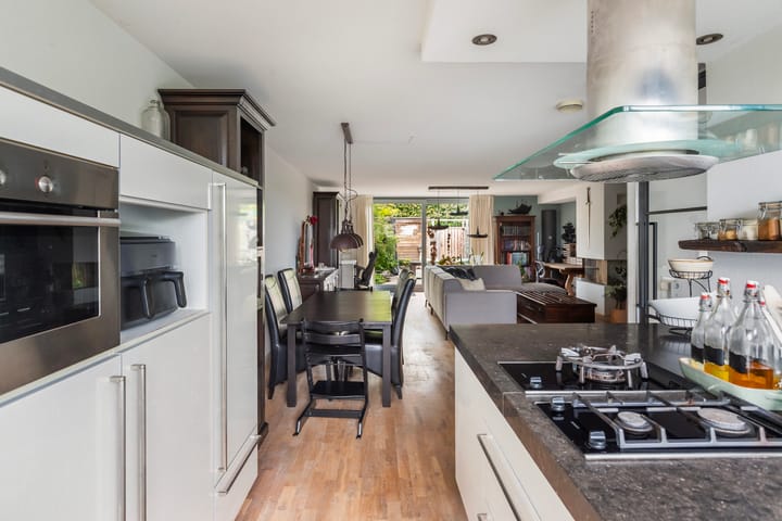 Photo 14 of Maximiliaanstraat 9