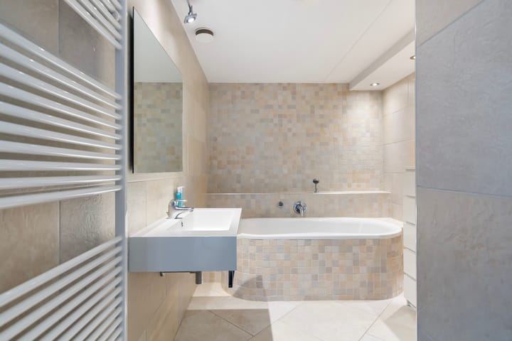 Photo 24 of Maximiliaanstraat 9