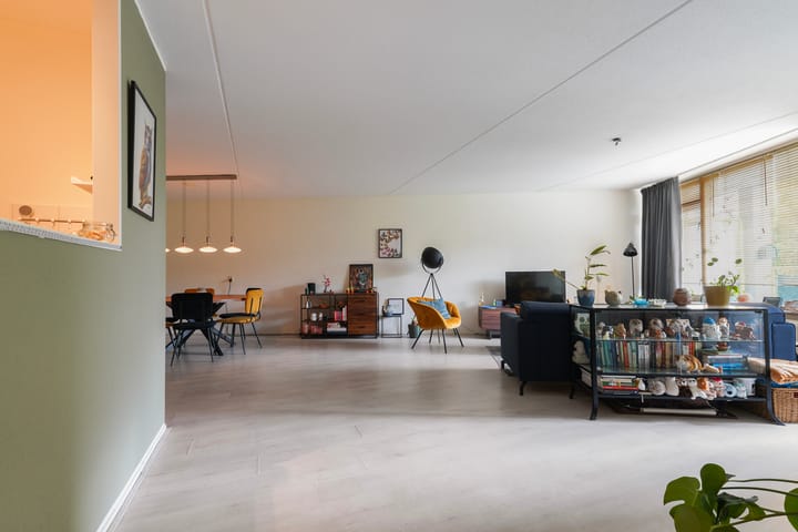 Photo 16 of Anna Paulownahof 60