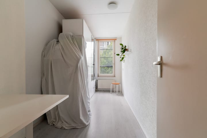 Photo 21 of Anna Paulownahof 60