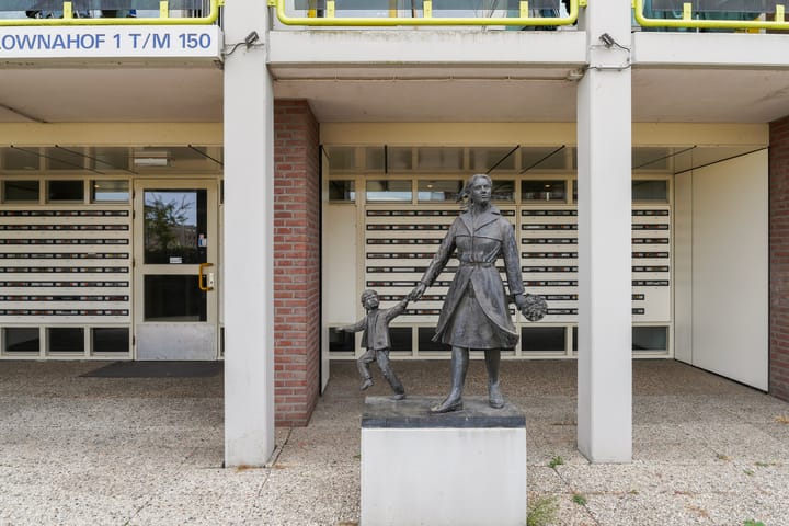 Photo 25 of Anna Paulownahof 60