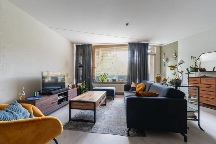 Photo 27 of Anna Paulownahof 60