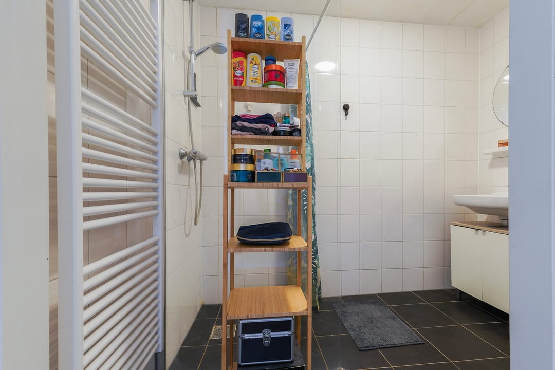 Photo 32 of Anna Paulownahof 60