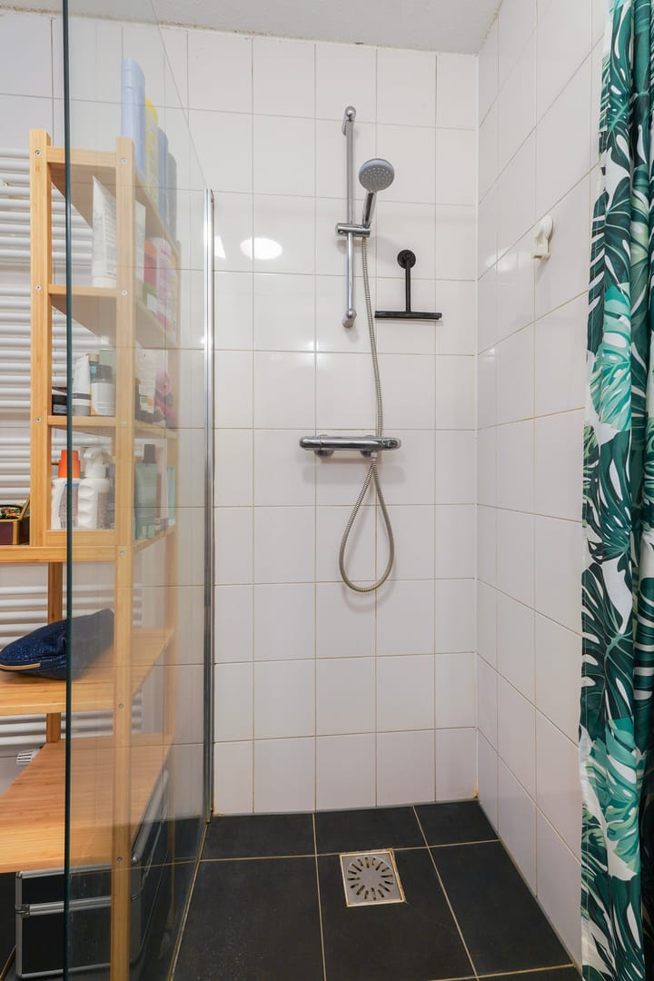 Photo 33 of Anna Paulownahof 60