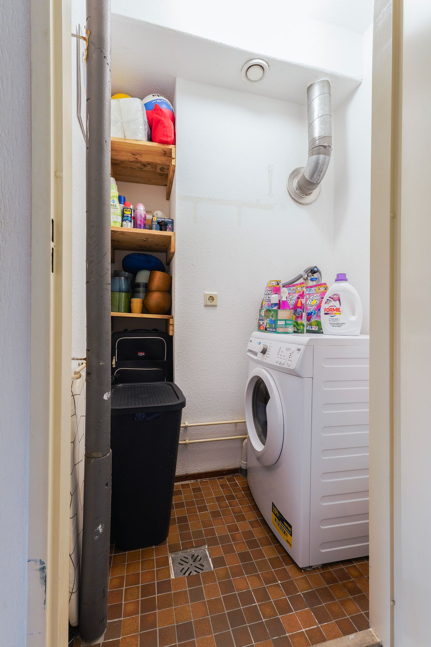 Photo 34 of Anna Paulownahof 60