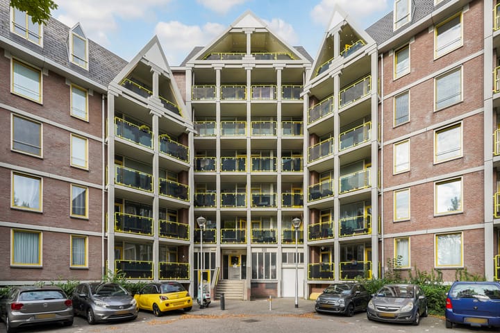 Photo 38 of Anna Paulownahof 60