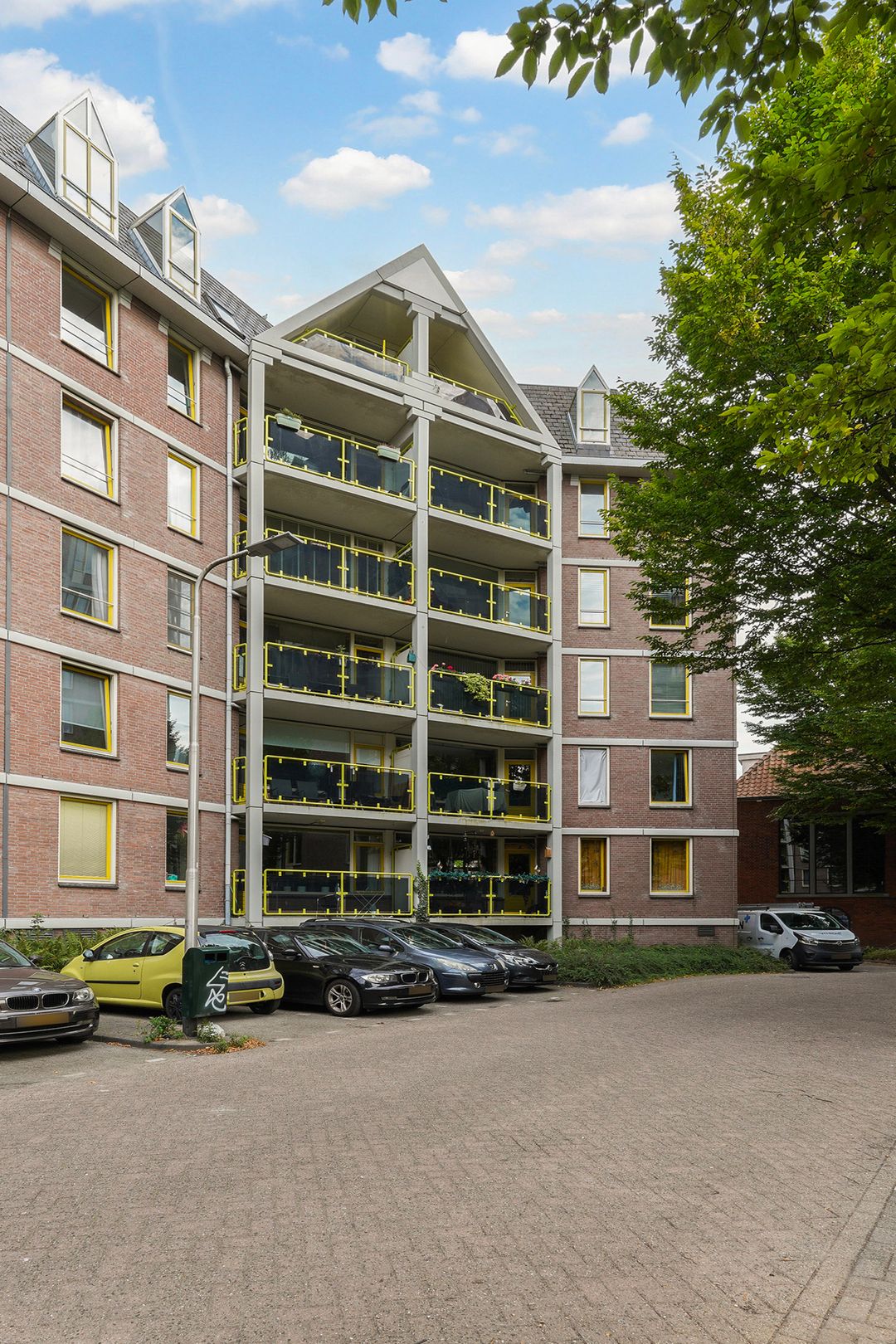 Photo 41 of Anna Paulownahof 60