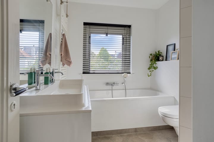 Photo 24 of Catharina van Reesstraat 2