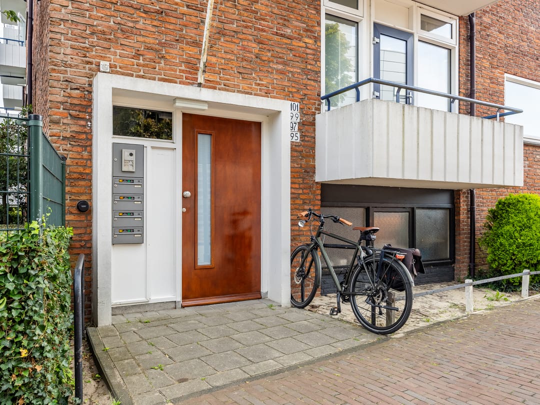 Photo 2 of Stationsplein 99