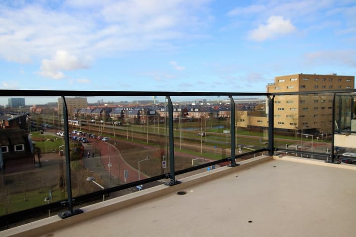 Foto 5 van Vrouw Avenweg 12-C