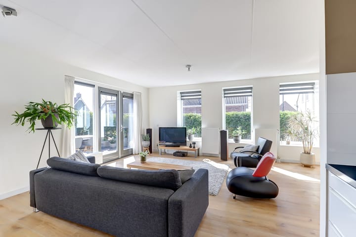 Photo 14 of J.J. Allanstraat 270