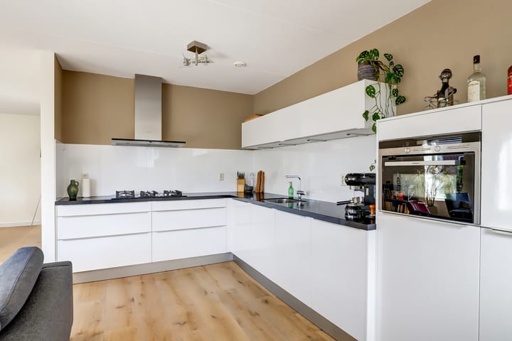 Photo 16 of J.J. Allanstraat 270