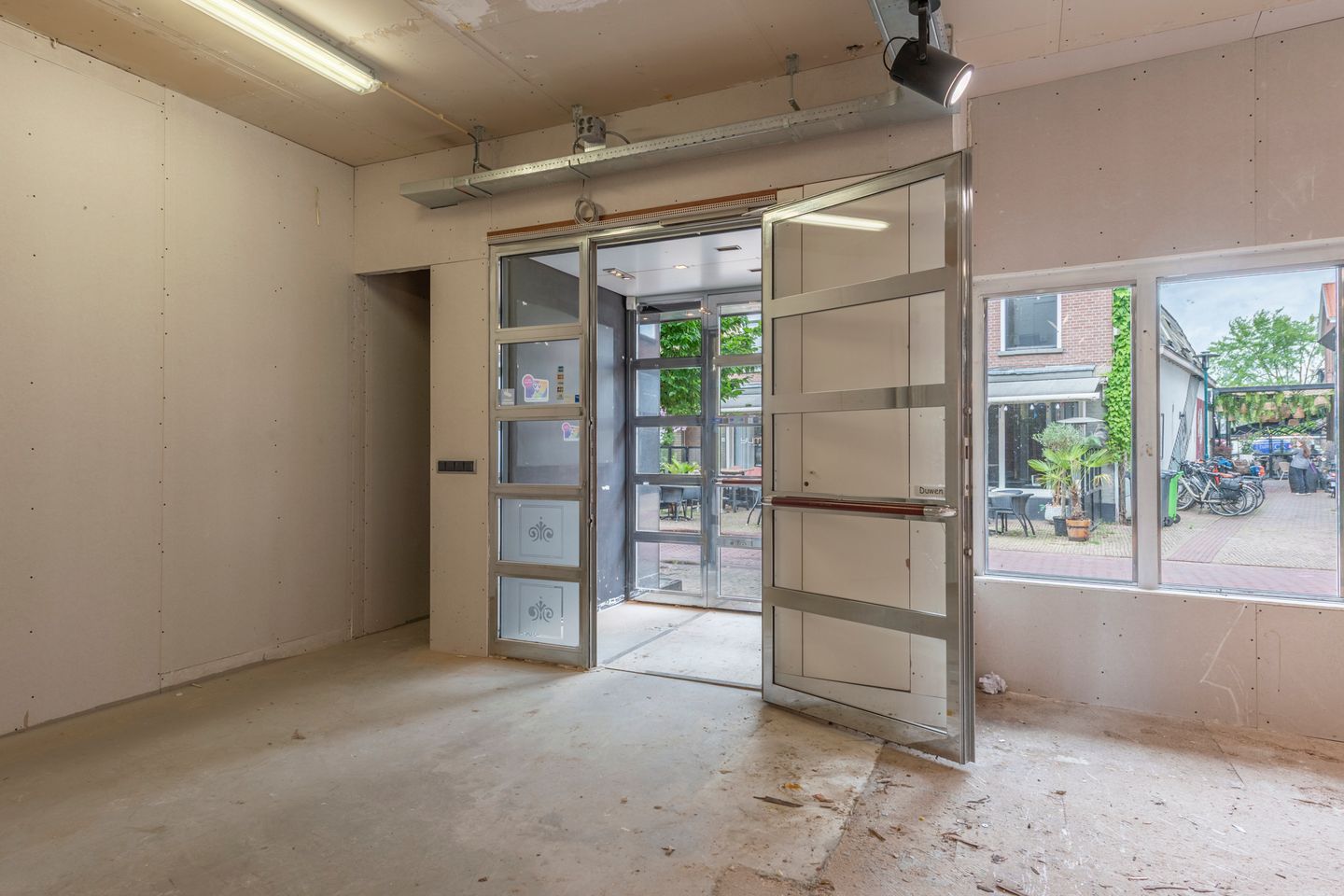 View photo 5 of Jan van Schaffelaarstraat 30