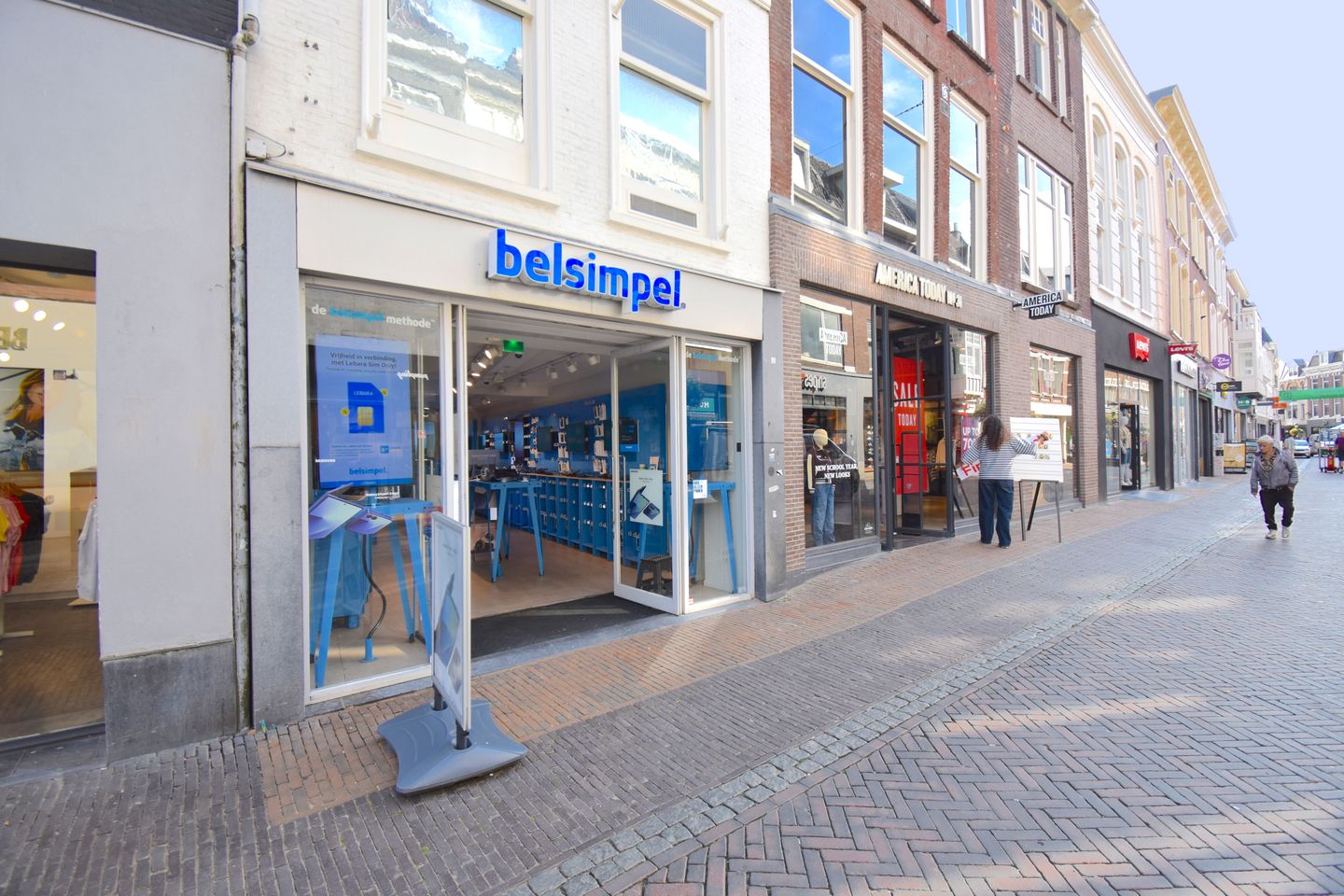 View photo 1 of Lange Elisabethstraat 35