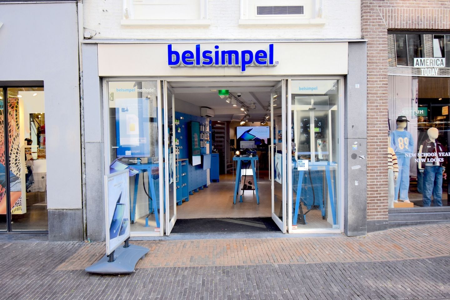 View photo 2 of Lange Elisabethstraat 35