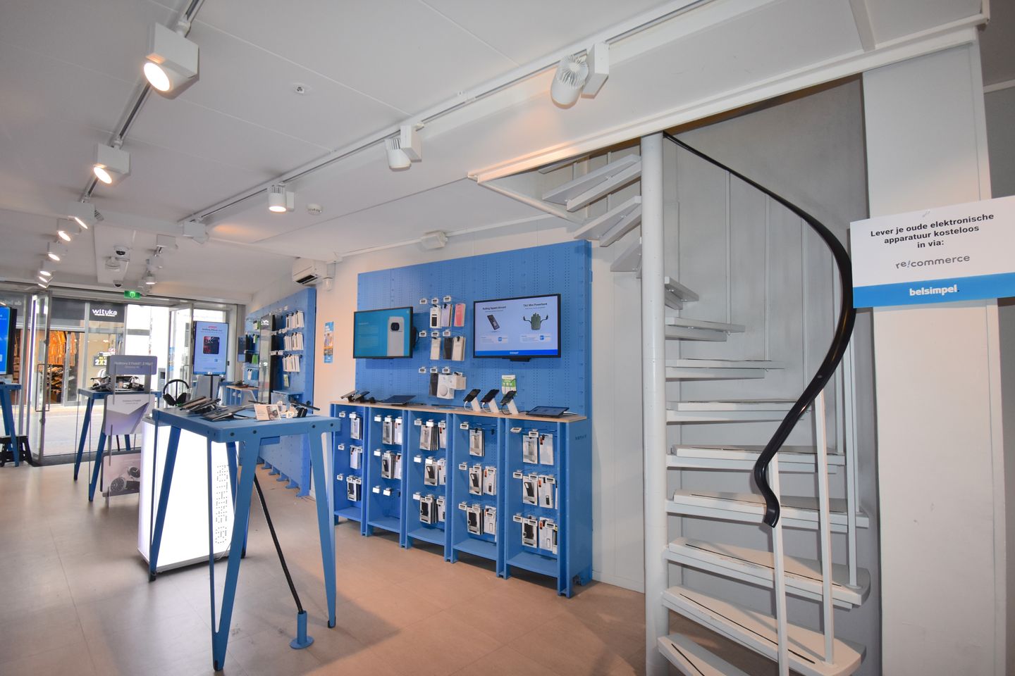 View photo 3 of Lange Elisabethstraat 35