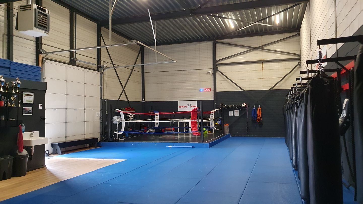 View photo 2 of Voltastraat 1-a