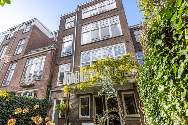 Photo 12 of Johannes Vermeerstraat 25