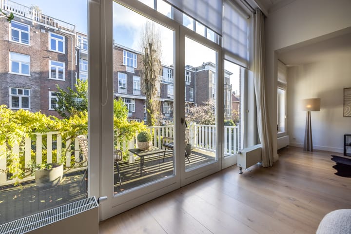 Photo 21 of Johannes Vermeerstraat 25