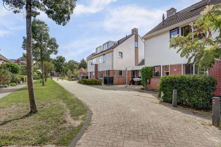 Photo 2 of J. Dixlaan 40