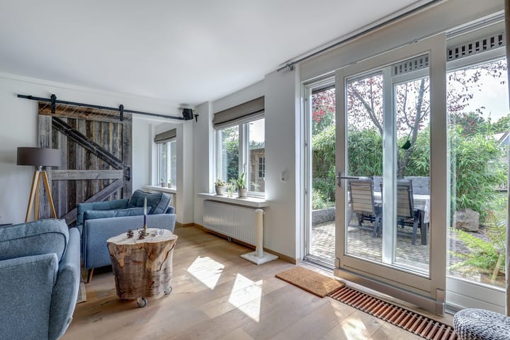 Photo 10 of J. Dixlaan 40