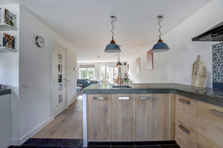 Photo 15 of J. Dixlaan 40