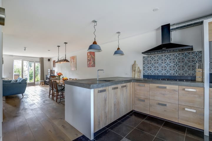 Photo 16 of J. Dixlaan 40