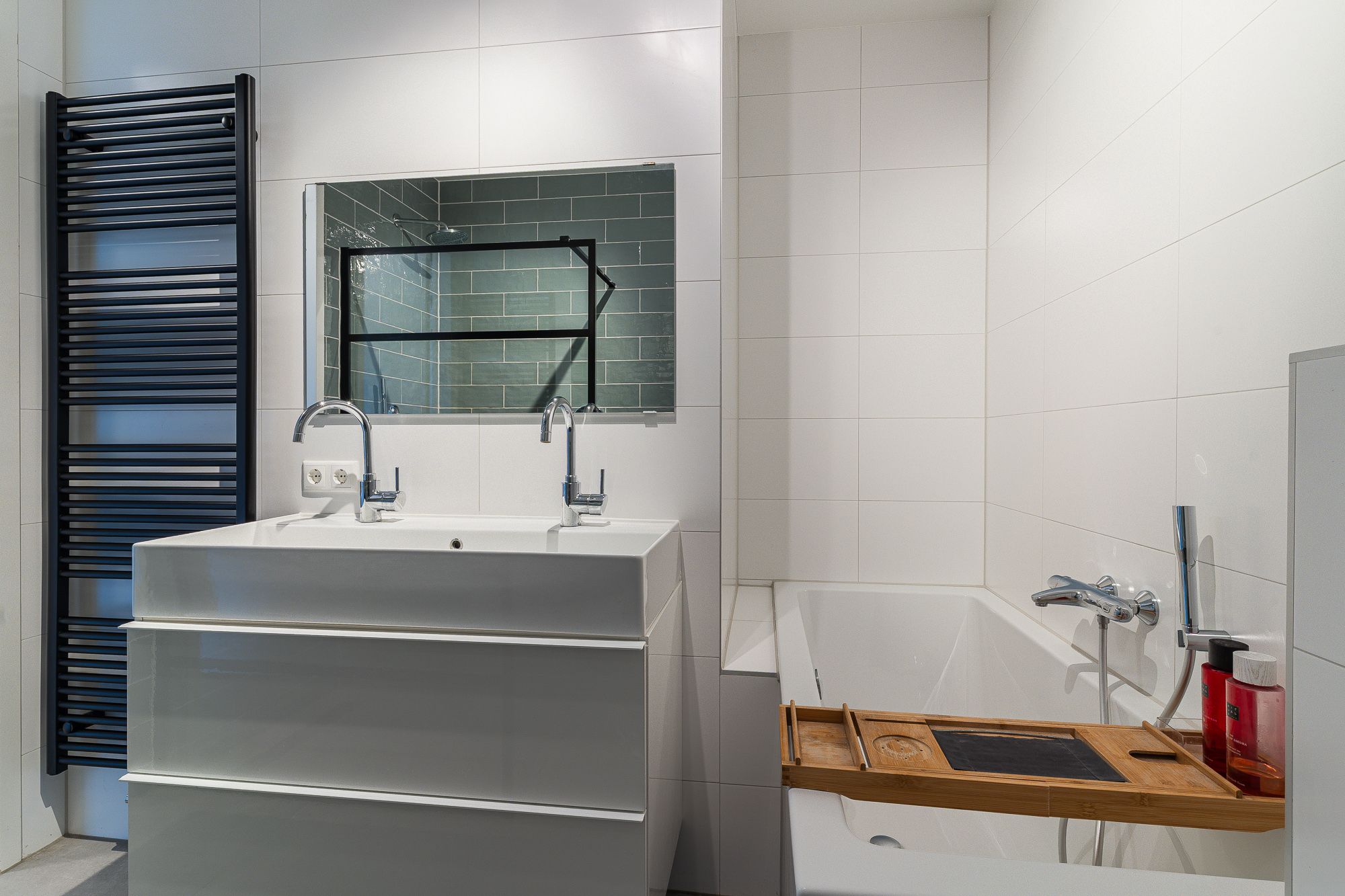 Foto 33 van Niels Bohrstraat 9