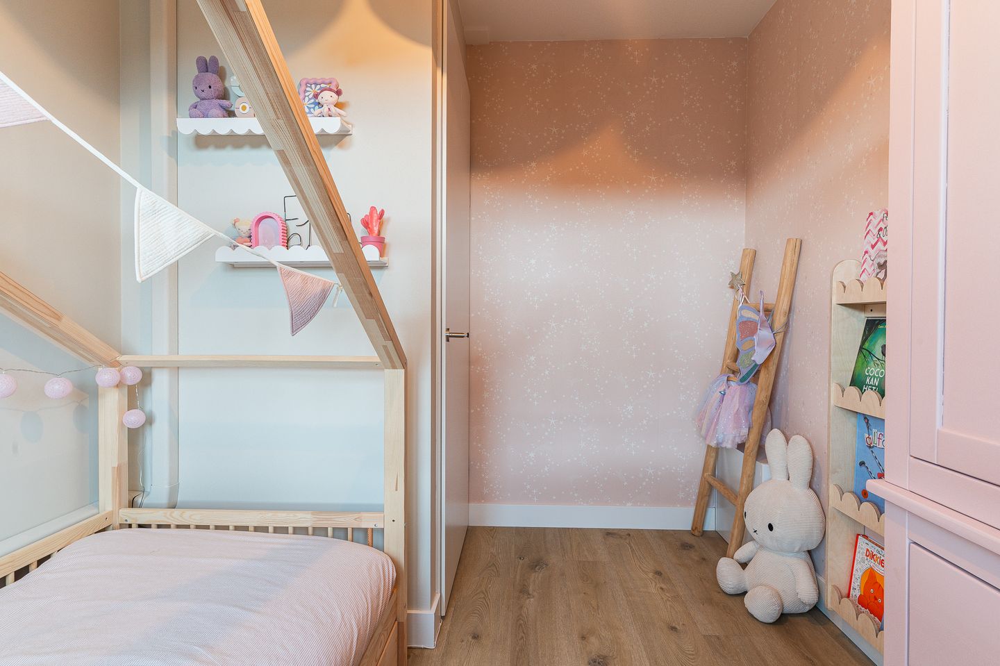 Foto 35 van Niels Bohrstraat 9