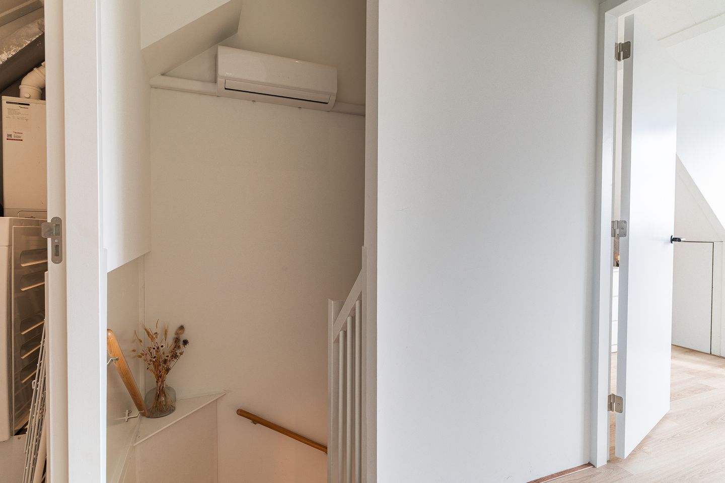 Foto 40 van Niels Bohrstraat 9