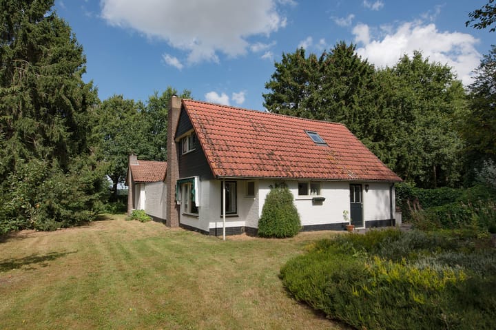 Photo 7 of Ericasestraat 11