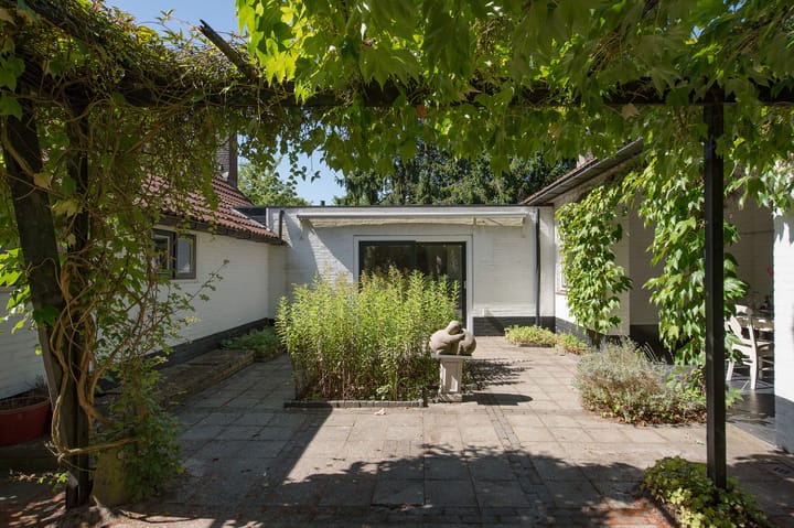 Photo 39 of Ericasestraat 11