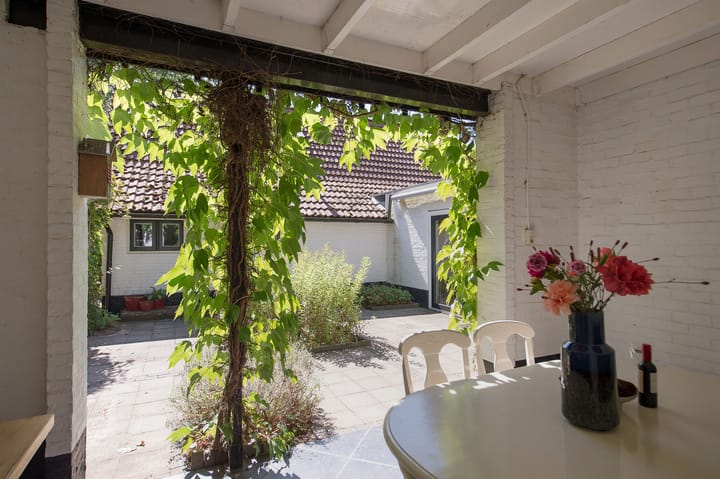 Photo 43 of Ericasestraat 11