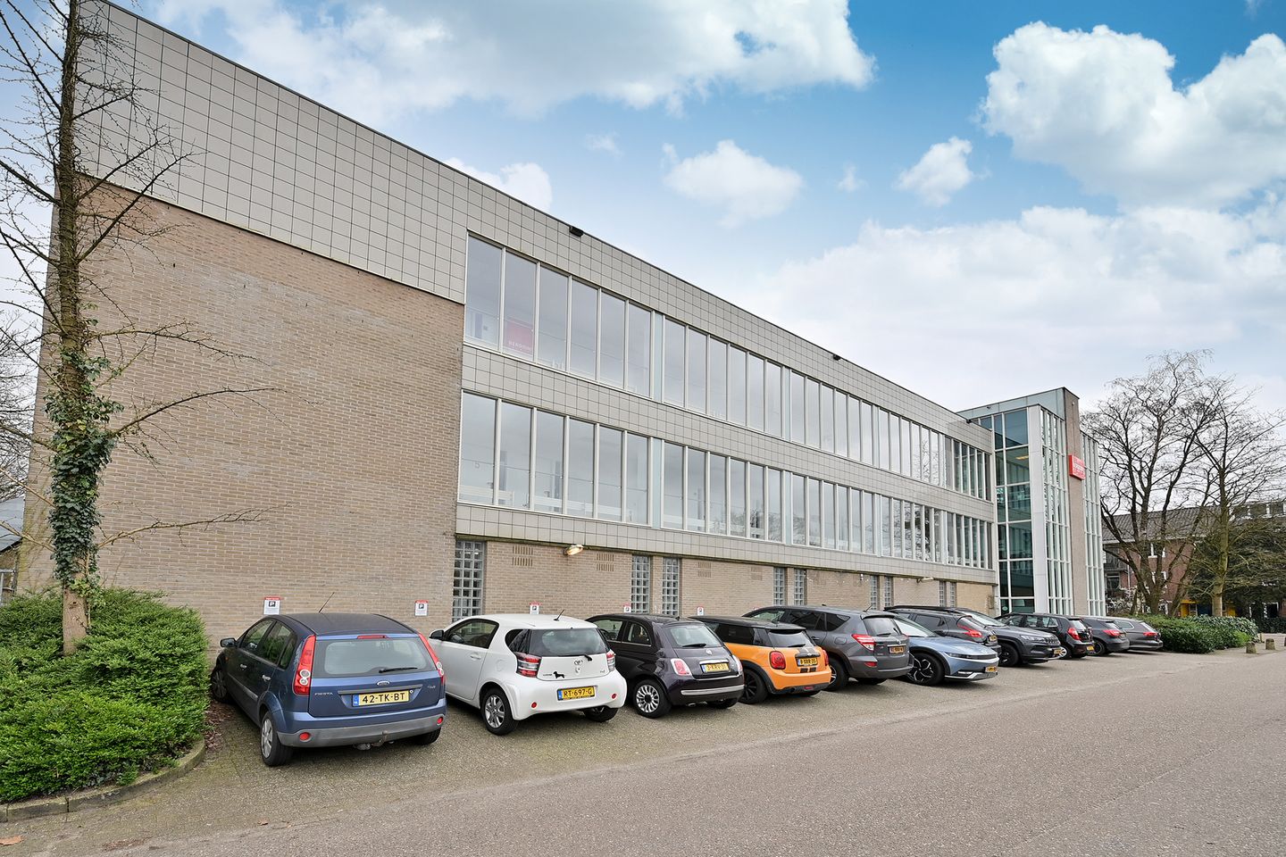 View photo 3 of Van Linschotenlaan 1