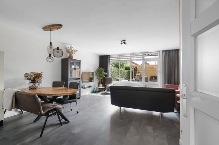 Photo 2 of Zwaluwstraat 38