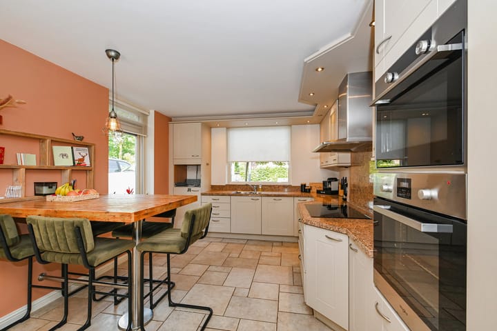 Photo 2 of Benthuizenstraat 12