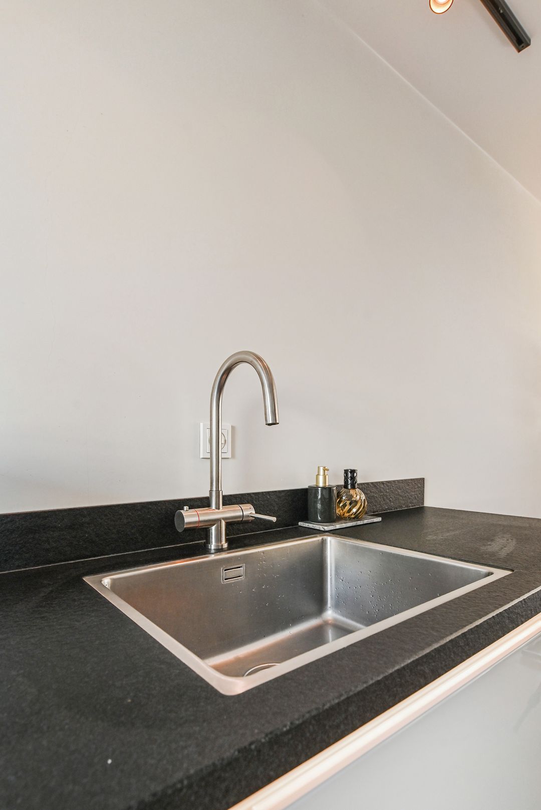 Photo 16 of Woudenbergstraat 28-A