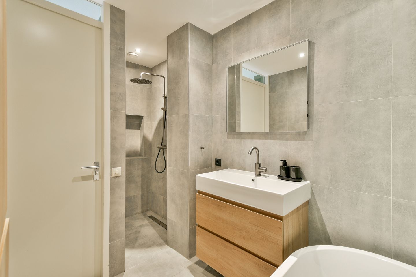 Foto 14 van Hoofdweg 716