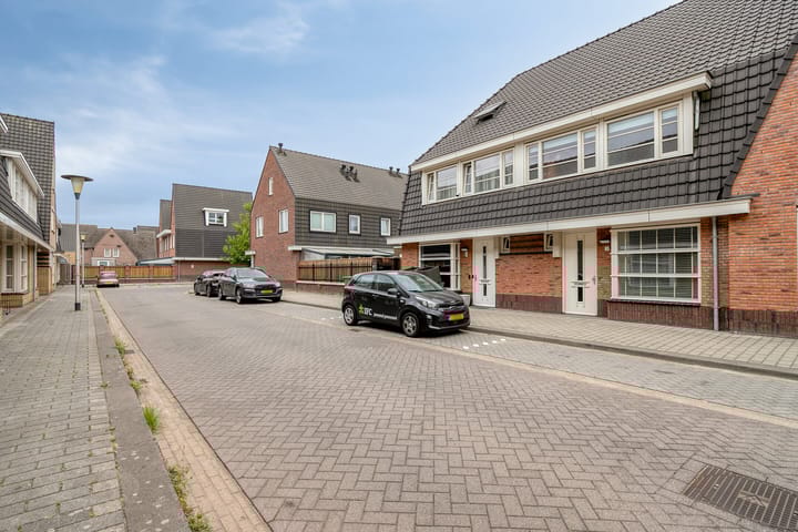 Foto 7 van van den Dungenstraat 3