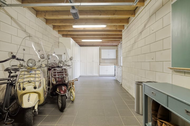 Photo 33 of Joost van den Vondellaan 156