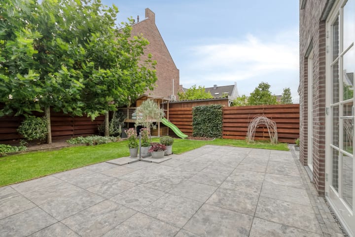 Photo 34 of Joost van den Vondellaan 156