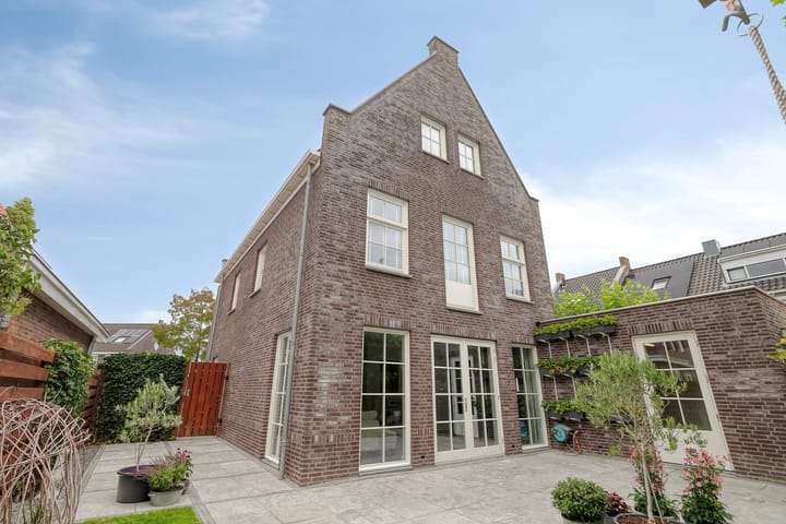 Photo 35 of Joost van den Vondellaan 156