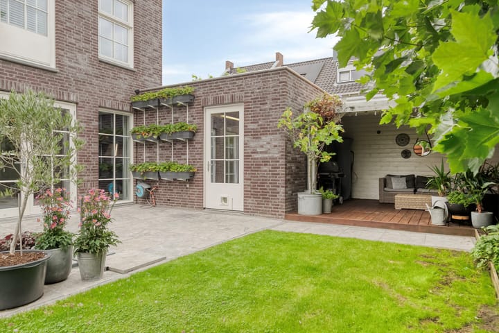 Photo 36 of Joost van den Vondellaan 156