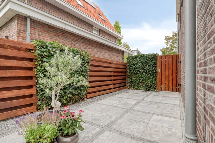 Photo 38 of Joost van den Vondellaan 156