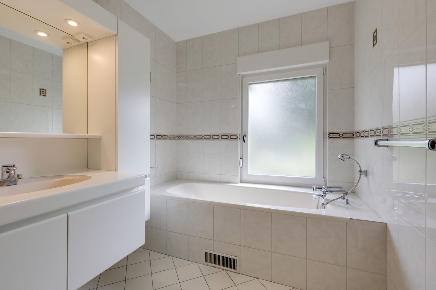 Foto 44 van Mathaak 6