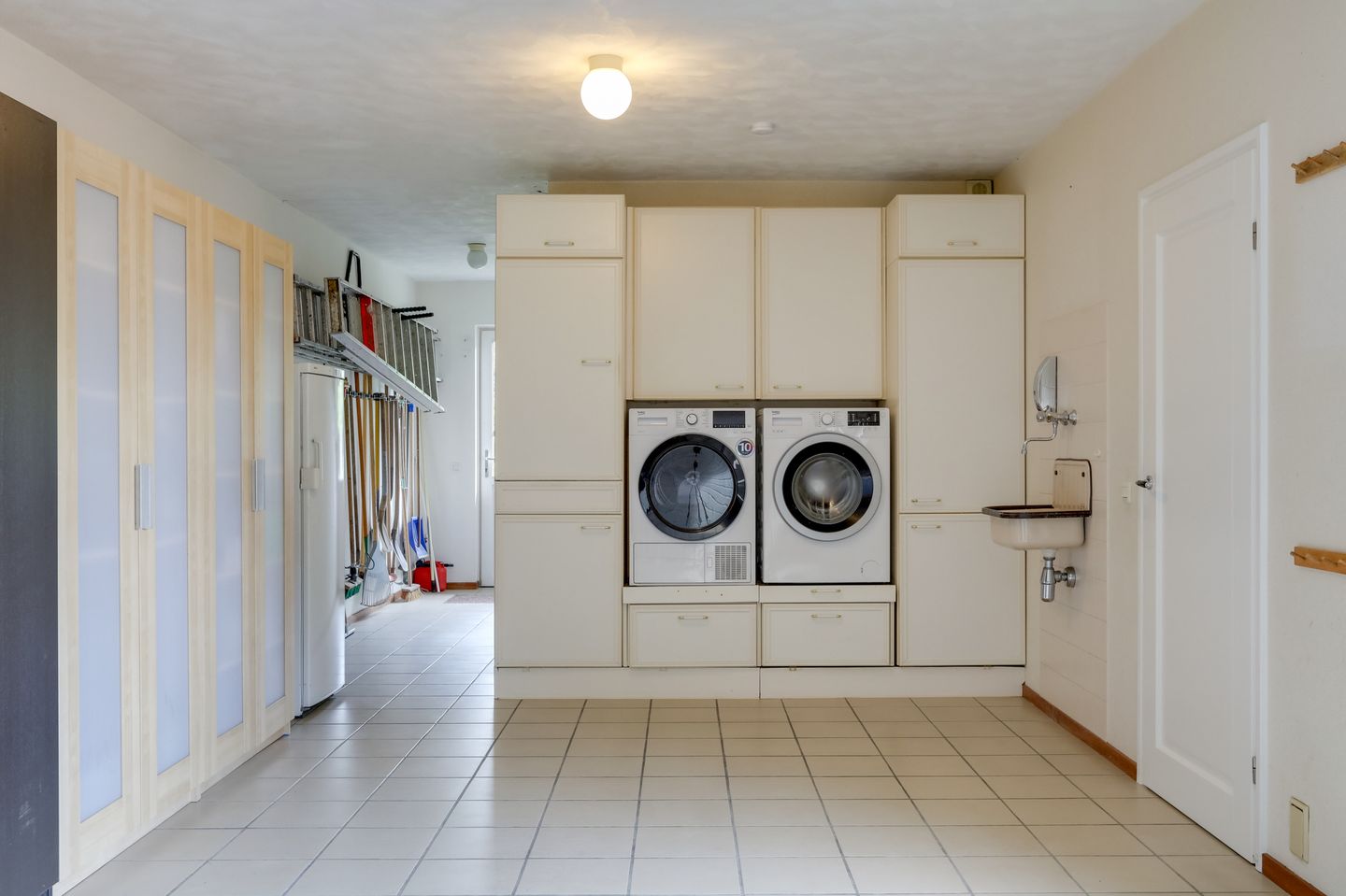 Foto 50 van Mathaak 6