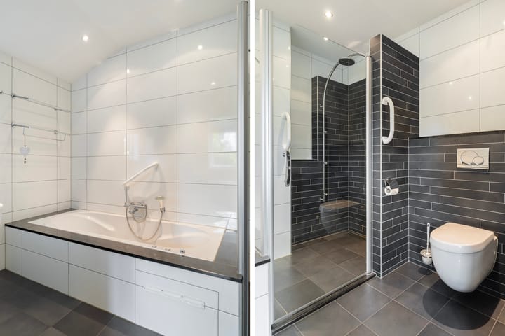 Photo 29 of Hille Veenstrastrjitte 14